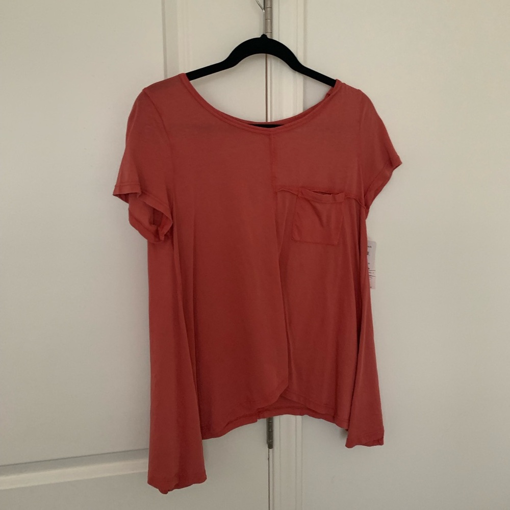 red/orange tshirt